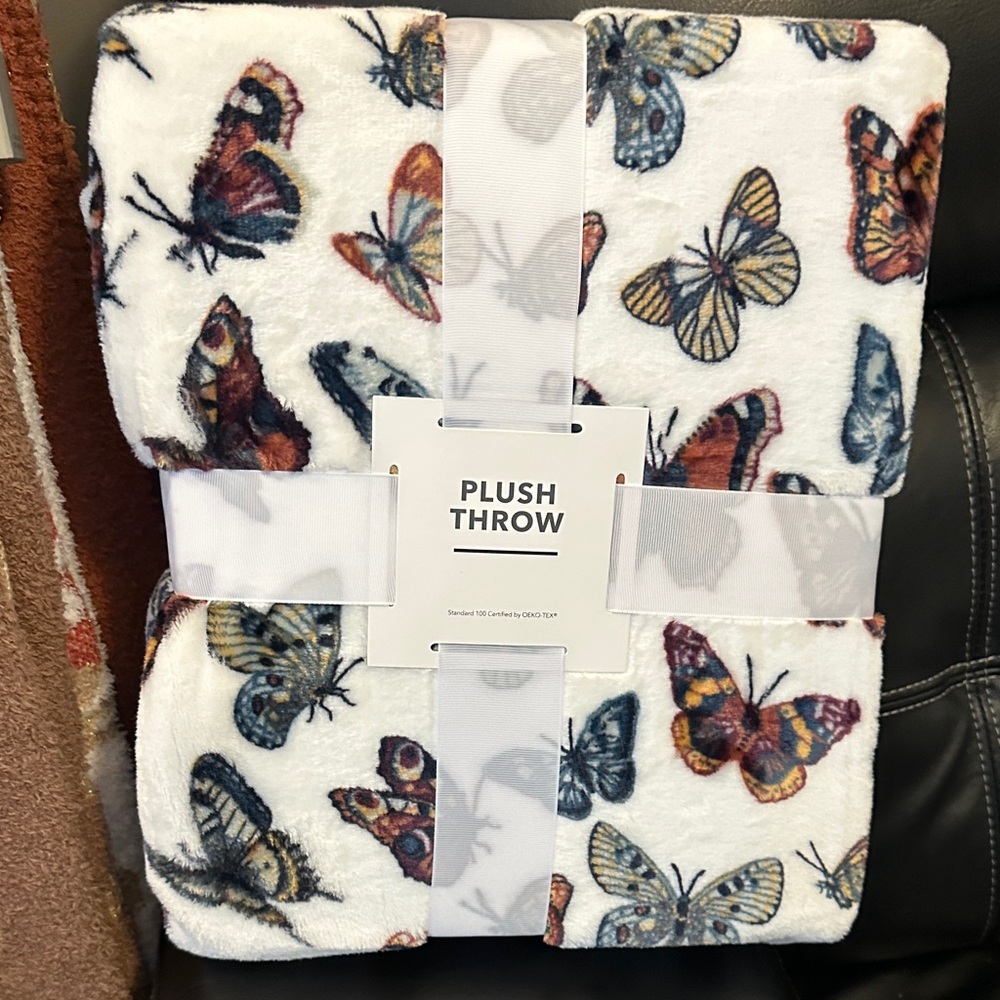 Butterfly Pattern Plush Throw Blanket - White